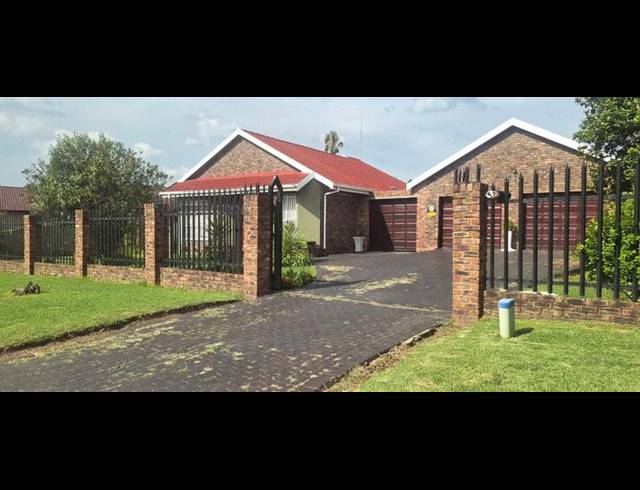 3 BEDROOM HOUSE FOR SALE IN GLEN MARAIS